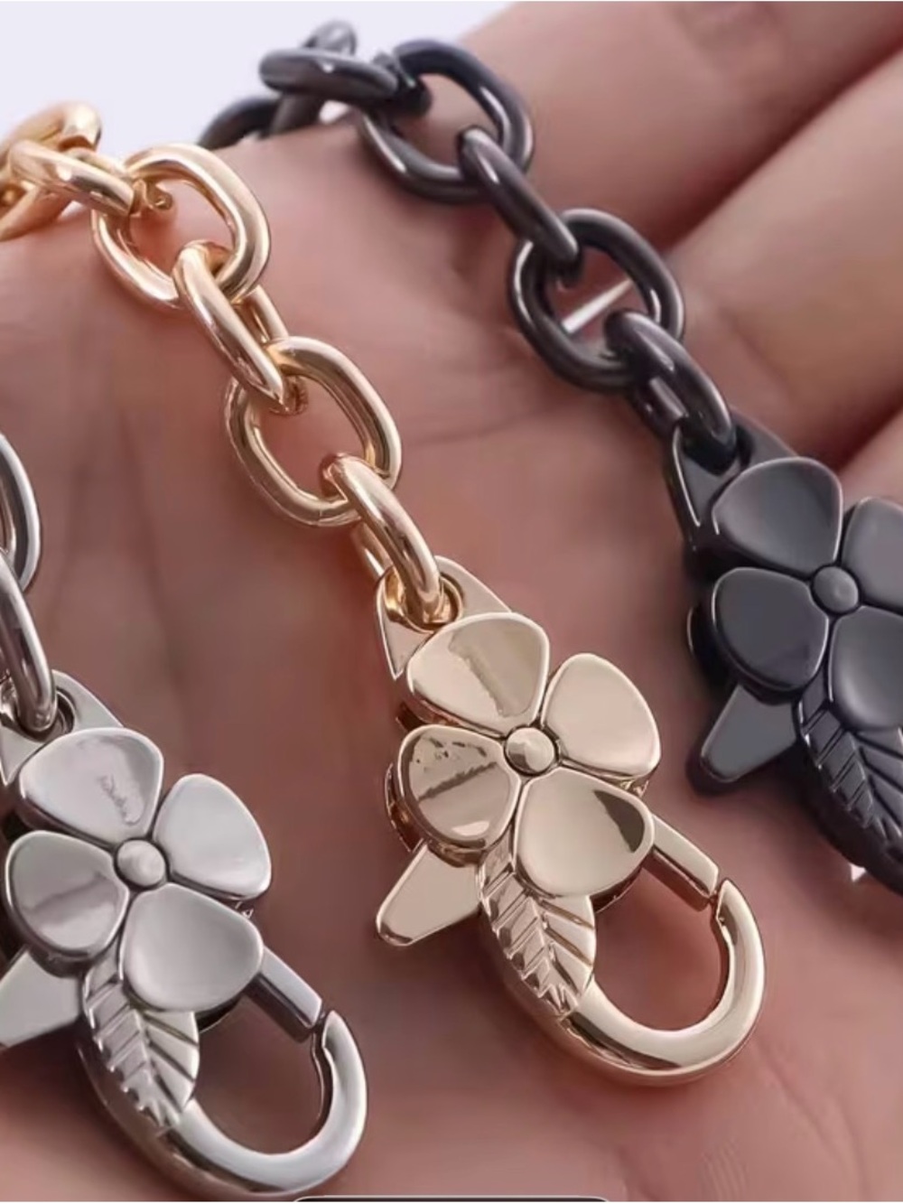 FLOWER CROSSBODY CHAIN - Picture 5 of 8